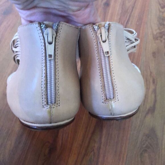 L’amour Des Pieds Paris Beige, leather ankle strap sandals, size 8.5 ￼ - Picture 4 of 6